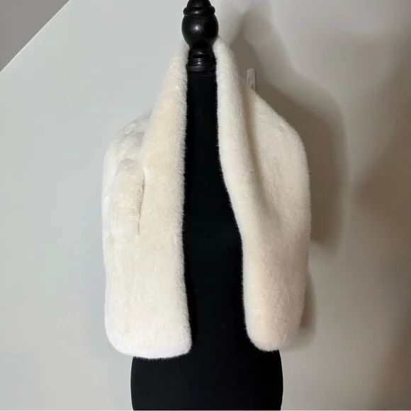 LOVE & LORE Cream White Faux Fur Scarf Stole Wrap Satin Lining - Picture 4 of 10
